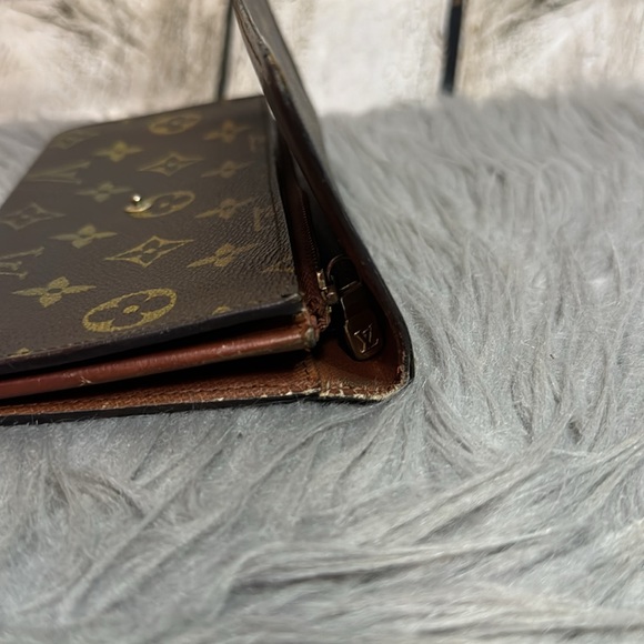 LOUIS VUITTON - Sarah Long Wallet - Picture 10 of 11
